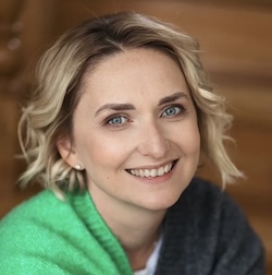 Лариса Суркова